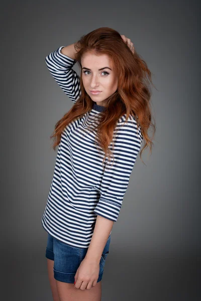 Red-haired girl with freckles in the studio. Teen girl with brig — Stock Photo, Image