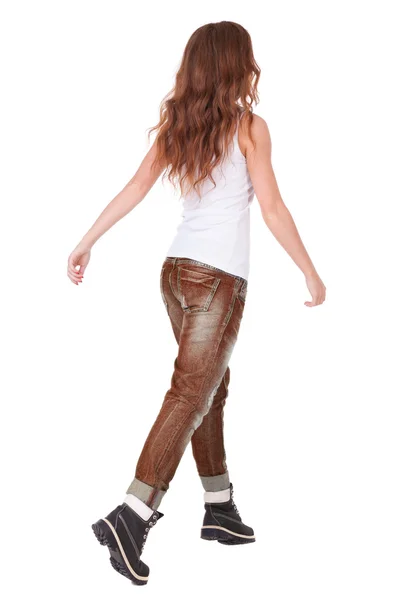 Bakifrån hoppar kvinna i jeans. — Stockfoto
