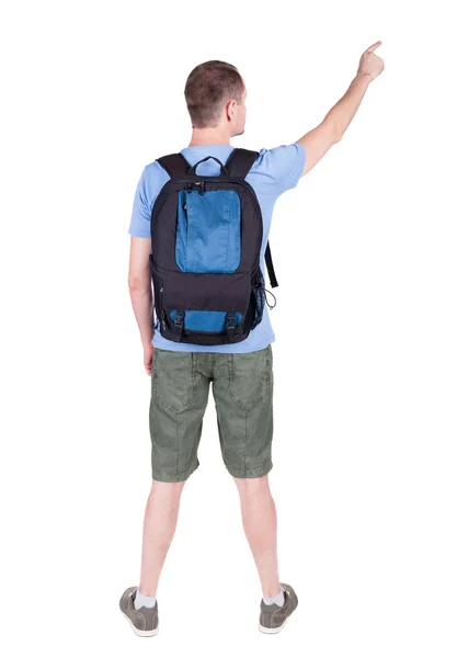 Vista do homem apontando traseira com mochila, olhando para cima — Fotografia de Stock