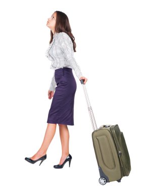 Arkadan Görünüm yürüyen kadın yeşil çanta.