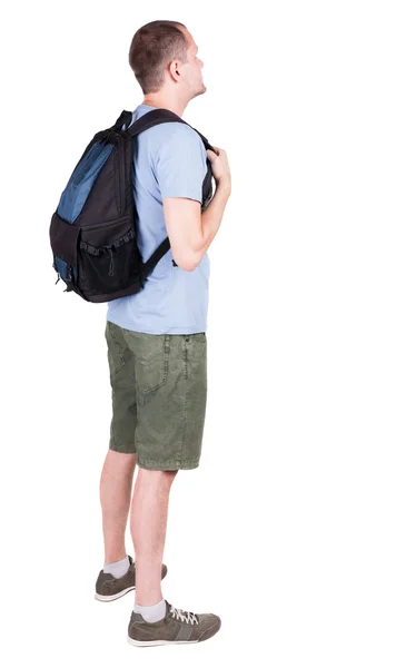 Vista do homem traseira com mochila, olhando para cima. — Fotografia de Stock