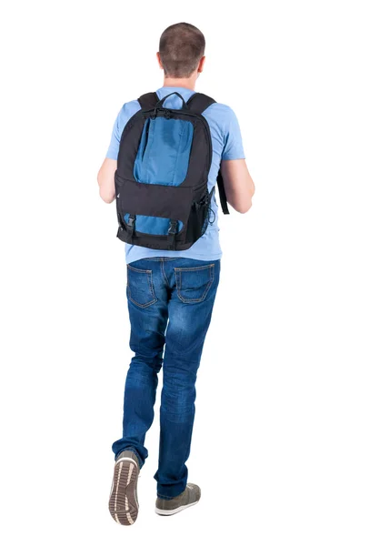 Vista posterior de caminar hombre con mochila. — Foto de Stock