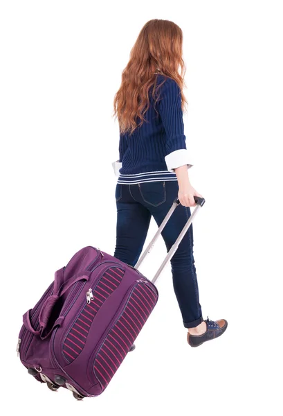 Înapoi vedere de mers pe jos femeie cu valiză — Fotografie, imagine de stoc