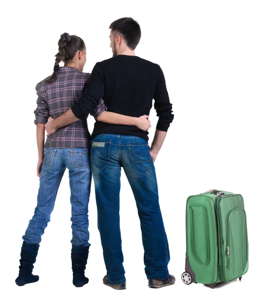 旅行箱包与对年轻夫妇看起来在哪里， — 图库照片
