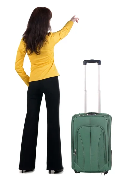 Fiatal utazó nő, suitcas pont a falra. — Stock Fotó