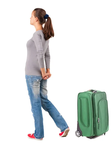 立っている若い suitca とブルネットの女性の旅行の背面図 — ストック写真