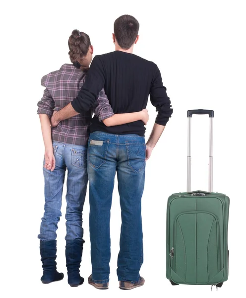 Молода подорожуюча пара з валізами виглядає, де це — стокове фото