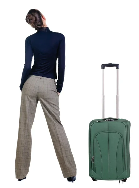 Reisen junge Frau mit Suitcas Blick auf Wand. — Stockfoto