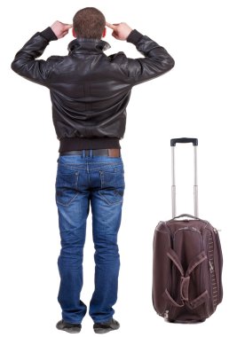 genç adam suitcas ile seyahat
