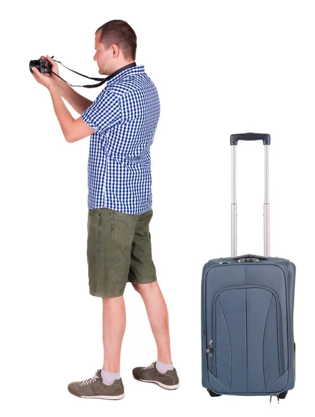 Man fotograferar reser med resväska — Stockfoto