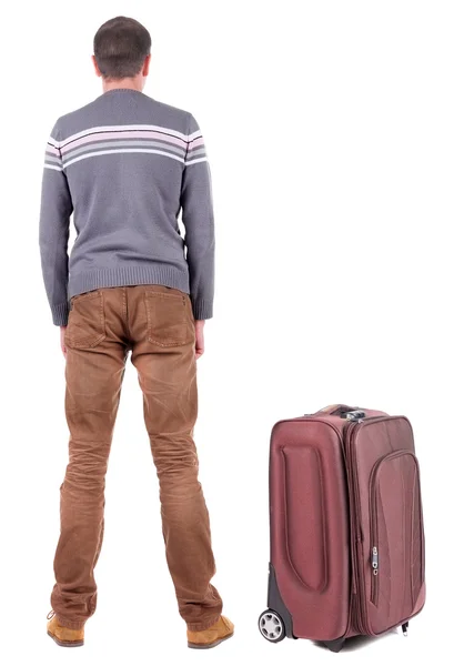 Мужчина путешествует с чемоданом — стоковое фото