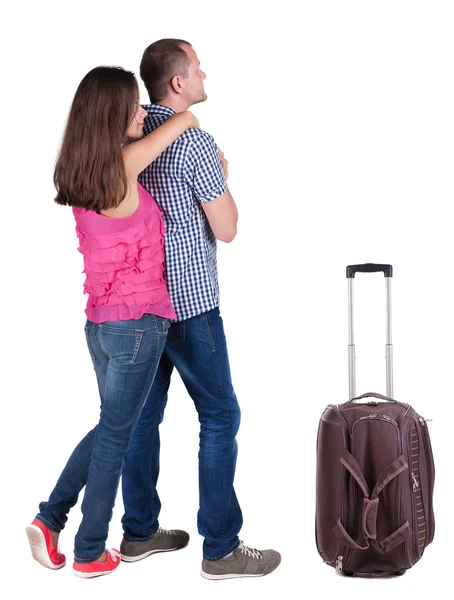 Vista do jovem casal viajar com mala traseira — Fotografia de Stock