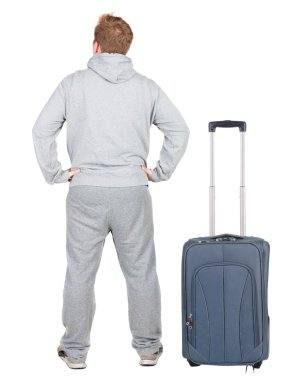 arkadan görünüşü ile bavul seyahat genç adam.