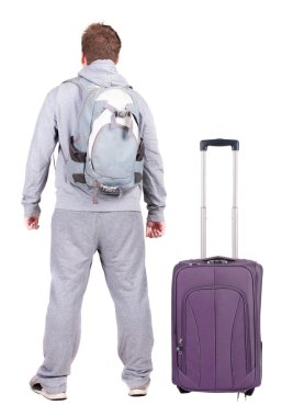 arkadan görünüşü ile bavul seyahat genç adam.