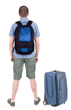arkadan görünüşü ile bavul seyahat genç adam.