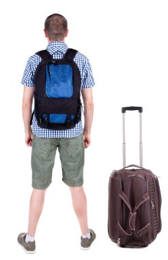 arkadan görünüşü ile bavul seyahat genç adam.