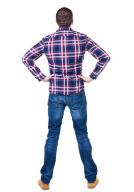 arkadan görünüşü ararken Kareli gömlekli yakışıklı adam.