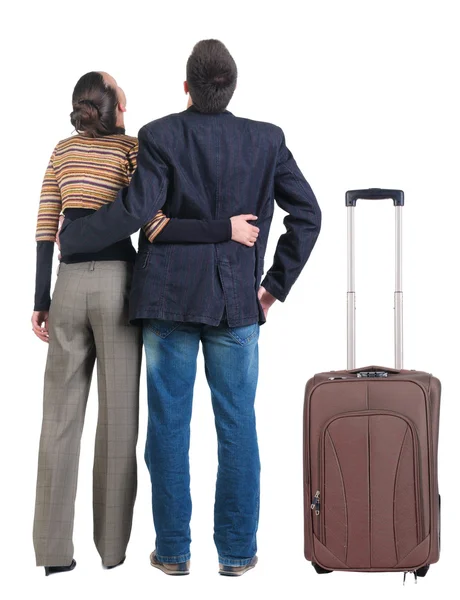 Jonge paar reizen met koffer — Stockfoto