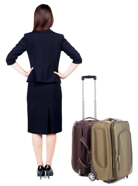 Arkadan görünüşü ile bavul seyahat düşünceli bir iş kadını. — Stok fotoğraf