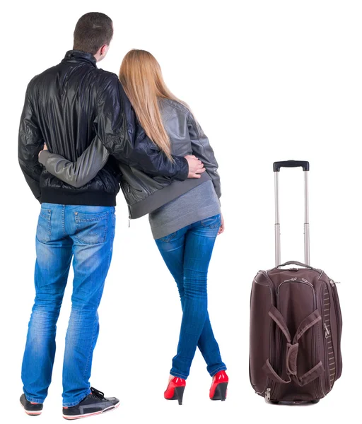 スーツケースと一緒に旅行若いカップルの背面図. — ストック写真