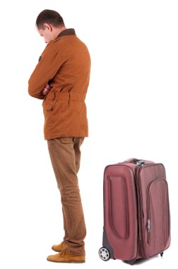 arkadan görünüşü ile bavul seyahat genç adam.