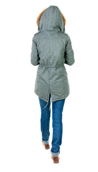 Téli kabát, kapucnis sétáló nő hátulnézete. — Stock Fotó