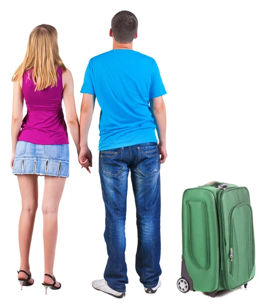 Rückansicht des jungen Paares Reisen mit Koffer. — Stockfoto