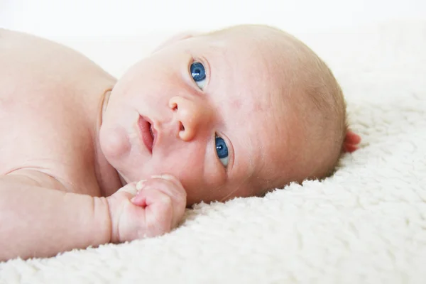 Newborn with blue eyes — Stock Photo, Image