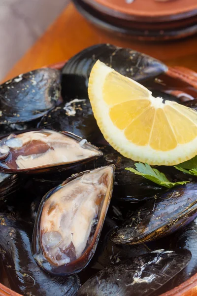 Raw mussels — Stock Photo, Image