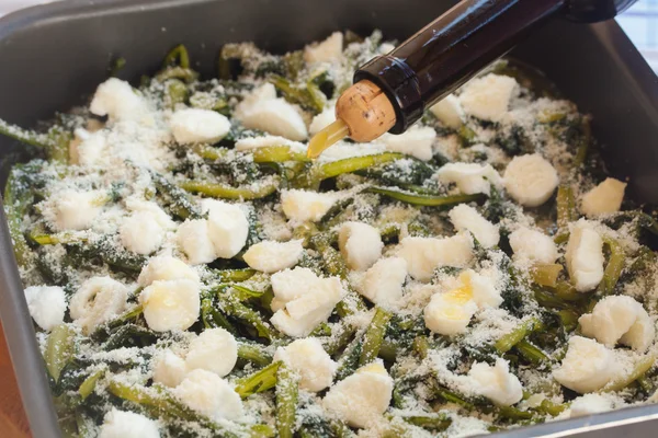 Fresh chicory and mozzarella cheese — Stock Photo, Image