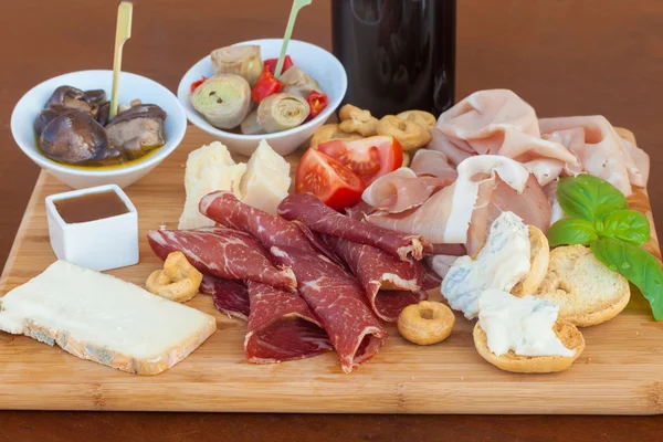 Italian food on chopping board — Stock Photo, Image