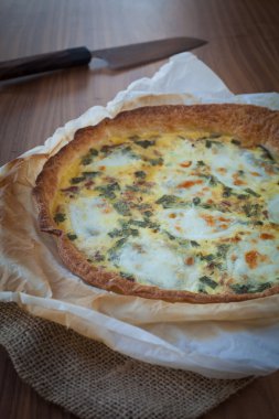 kiş jambon ve adaçayı ile
