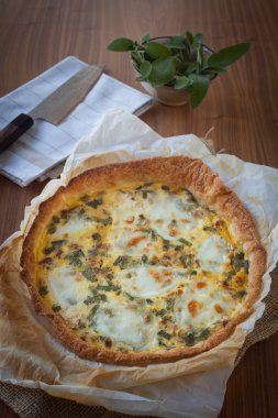 kiş jambon ve adaçayı ile