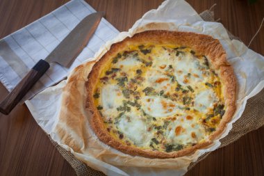 kiş jambon ve adaçayı ile