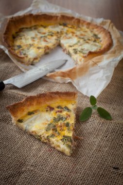 kiş jambon ve adaçayı ile