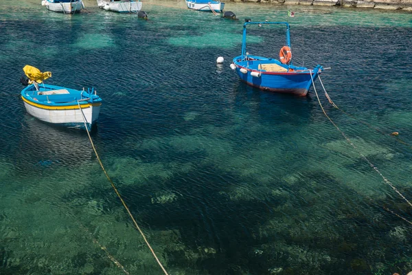 Barca nella baia — Foto Stock