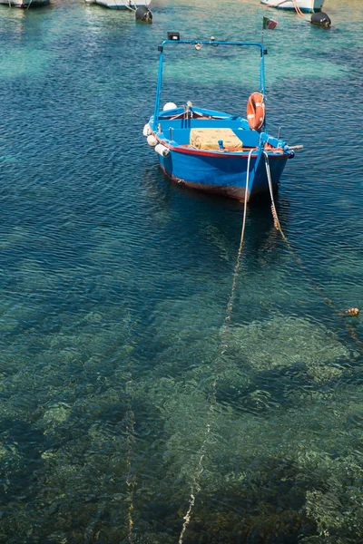 Boat in the bay — Stock Photo, Image