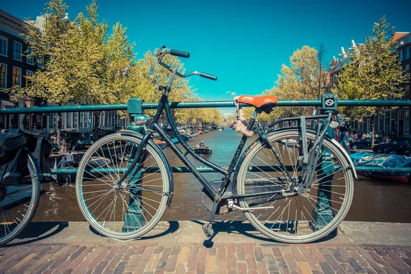 Bicicletas en Amsterdam — Foto de Stock