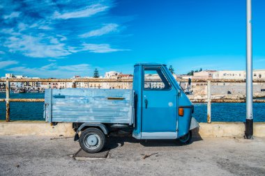 eski üç tekerlekli araba