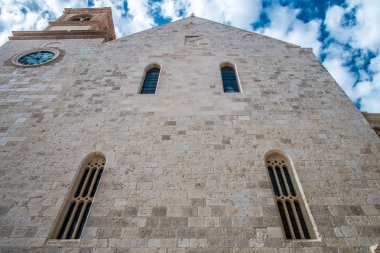 conversano kilisede anne