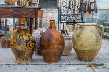 eski seramik kaplar