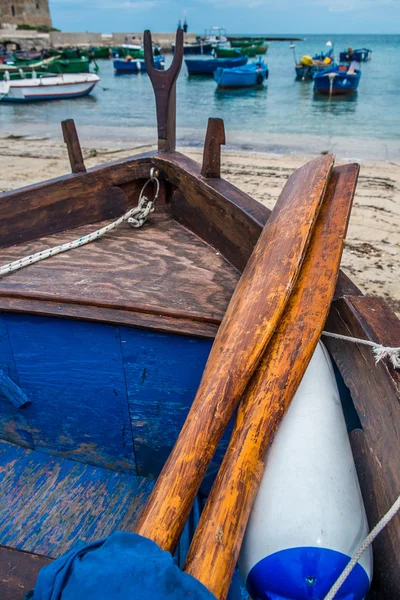 Kleine alte Fischerboote — Stockfoto