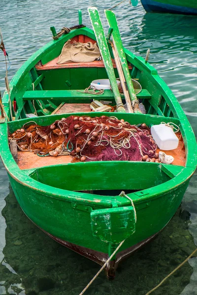 Pequeños barcos de pesca viejos — Foto de Stock