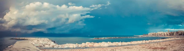 Storm over the harbor — Stock Photo, Image