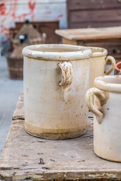 Staré keramické hrnce — Stock fotografie