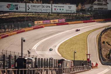 FRANCORCHAMPS, BELGIUM-ECTOBER 2021: 6 Saat SPA araba yarışlarının tekrarlanması