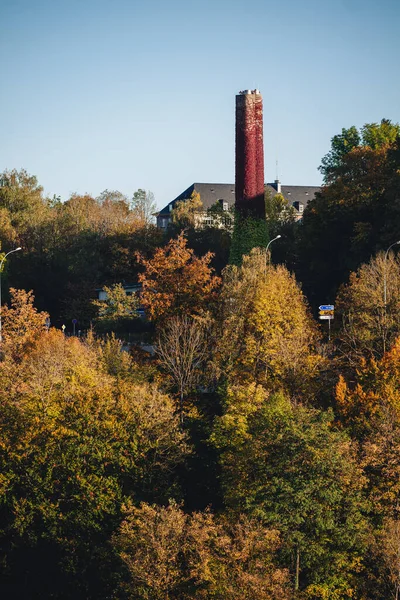 Chaminé Uma Antiga Fábrica Cidade Luxemburgo — Fotografia de Stock