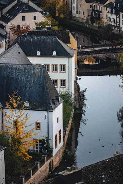 Όμορφη Αρχιτεκτονική Στέγες Στην Grund Παλιά Πόλη Λουξεμβούργο — Φωτογραφία Αρχείου