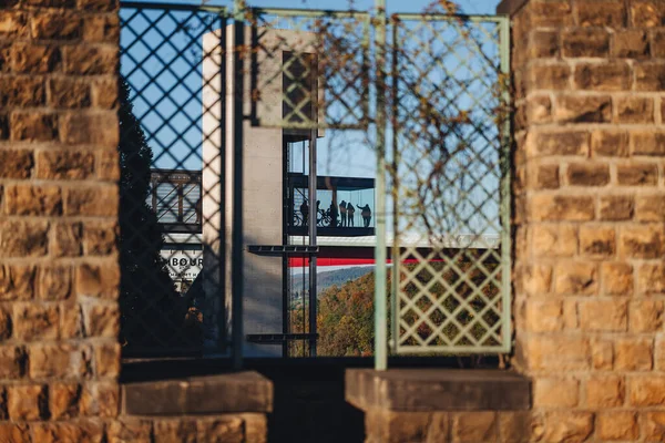 Cidade Luxemburgo Outubro 2021 Pessoas Ponto Vista Elevador Pfaffenthal Fotos De Bancos De Imagens