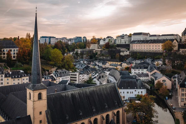 Panoramatický Výhled Město Lucemburska Při Západu Slunce — Stock fotografie
